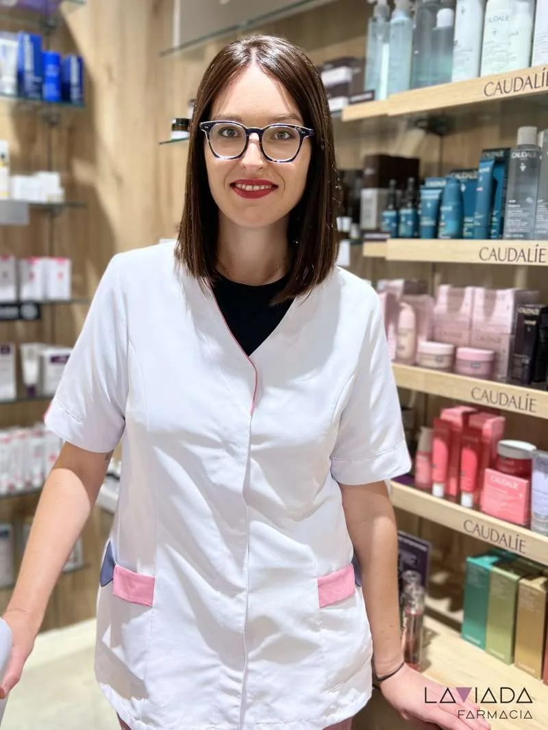 Lara, técnico en farmacia y nutricionista en Farmacia Laviada
